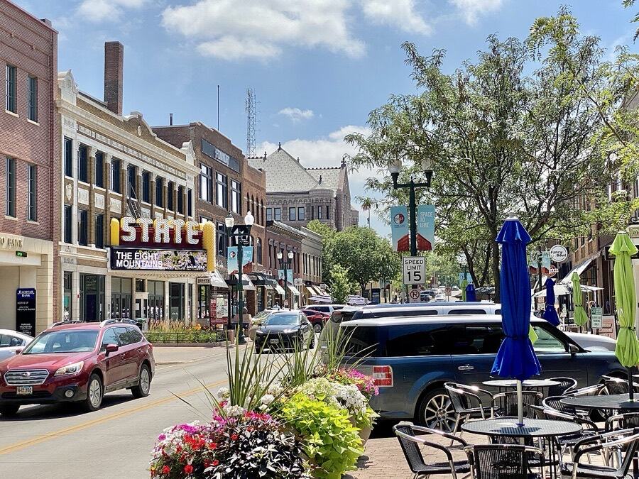Phillips Avenue in downtown Sioux Falls with the State Theatre sign